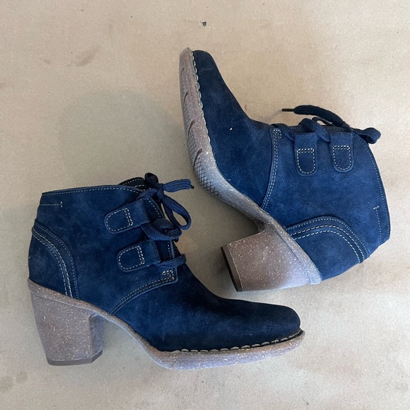 Clark’s Carleta Lyon Navy Suede Lace up Block Heel Ankle Boots Size Women’s US 7 - Picture 4 of 11